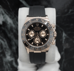 Rolex cosmograph Daytona in 18kt Everose gold with a black dial on oyster flex